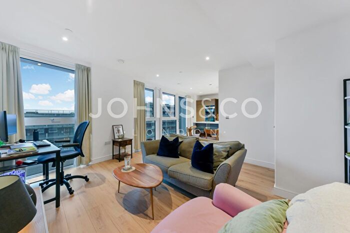 2 Bedroom Flat To Rent In Sovereign Court, Hammersmith, London, W6