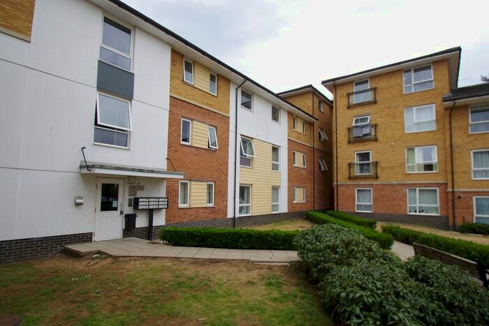 1 Bedroom Flat To Rent In Edison Court, Franklin Avenue, Watford, WD18