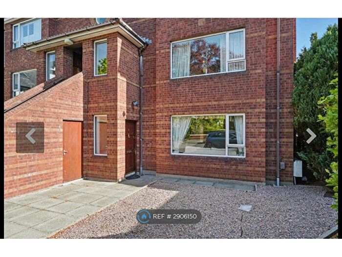 2 Bedroom Flat To Rent In Osborne Park, Belfast, BT9