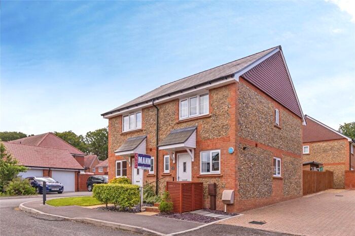 2 Bedroom Semi-Detached House For Sale In Clements Grove, Waterlooville, Hampshire, PO8
