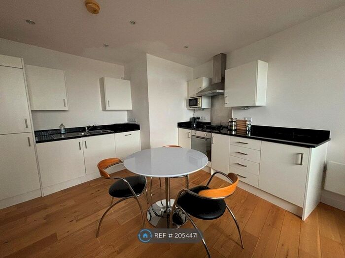 2 Bedroom Flat To Rent In Clarendon Road, London, WD17