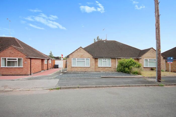 3 Bedroom Bungalow To Rent In Hillcrest, Cubbington, Leamington Spa, CV32