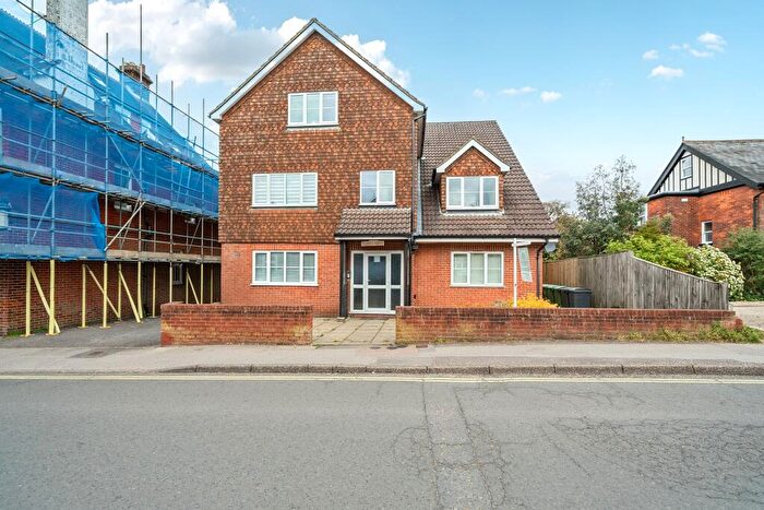 2 Bedroom Apartment For Sale In Grayshott, Centre, GU26