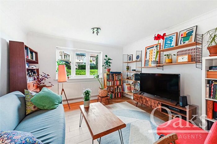 2 Bedroom Apartment For Sale In Warminster Road, South Norwood, SE25