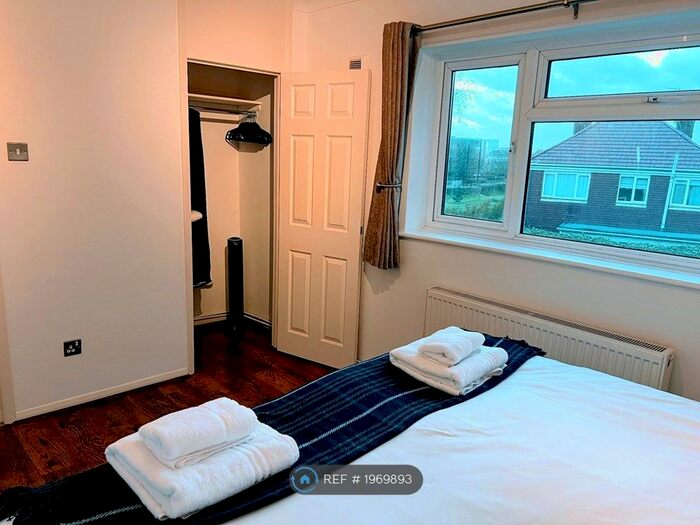 1 Bedroom Flat To Rent In Saffron Court, Feltham, TW14