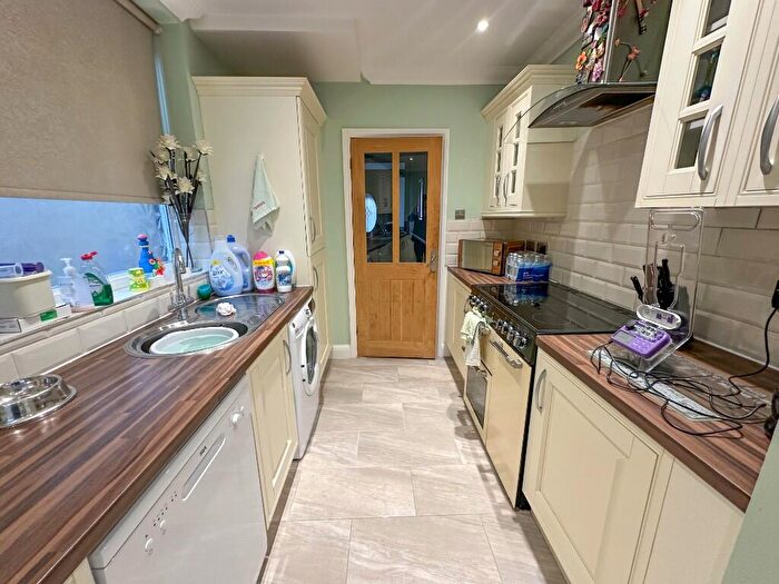 3 Bedroom End Of Terrace House For Sale In Beech Grove, Ipswich, IP3