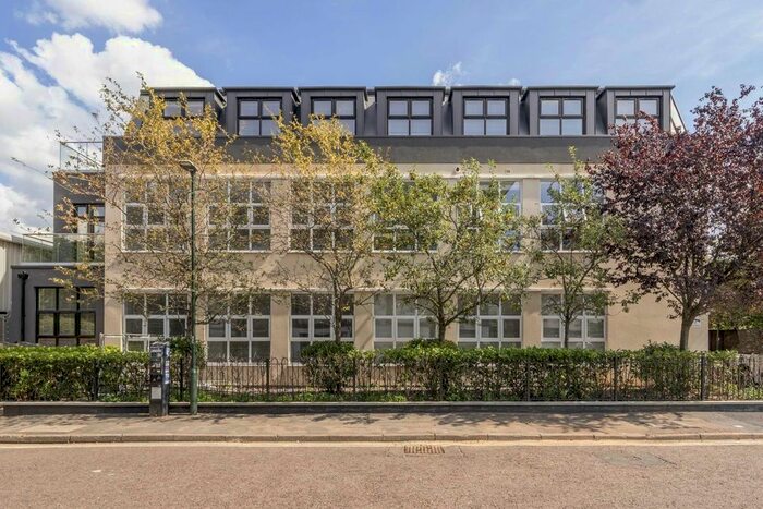 2 Bedroom Flat To Rent In Victoria Villas, Richmond, TW9