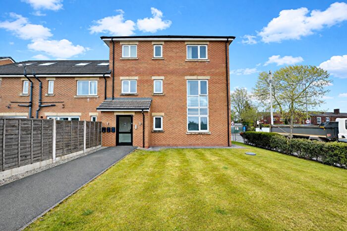 2 Bedroom Flat For Sale In Woodvale, Westhoughtn, BL5