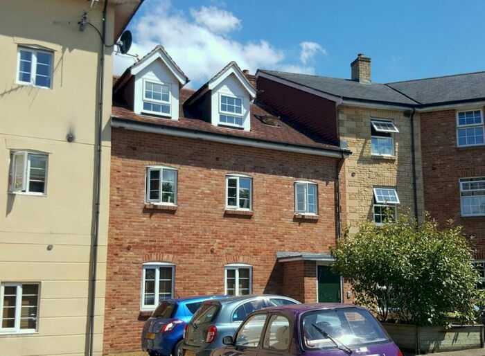 1 Bedroom Flat To Rent In Holly Court, Pines Close, Wincanton, BA9