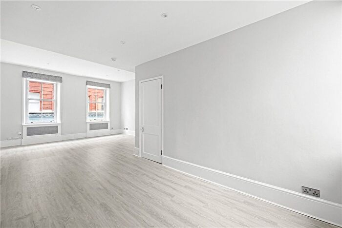 3 Bedroom Flat To Rent In Museum Street, Bloomsbury, London, WC1A