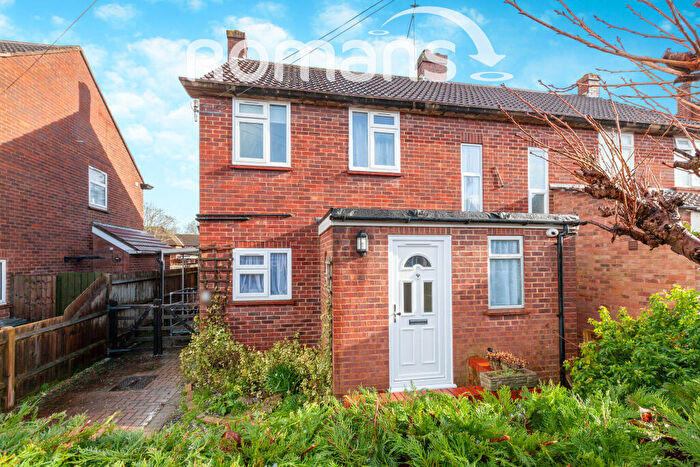 3 Bedroom Semi-Detached House To Rent In Peel Close, Windsor, SL4