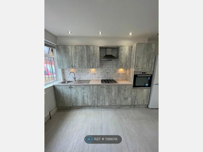 4 Bedroom End Of Terrace House To Rent In Kelso Gardens, Leeds, LS2