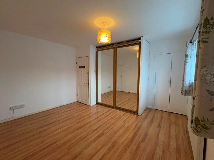 5 Bedroom End Of Terrace House To Rent In Bedfont Close, Feltham, TW14