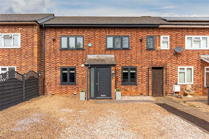 3 Bedroom Terraced House For Sale In Leighton Road, Toddington, Bedfordshire, LU5