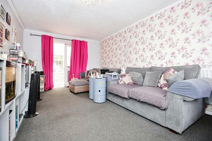 3 Bedroom Terraced House For Sale In Park End, Bodicote, Banbury, OX15