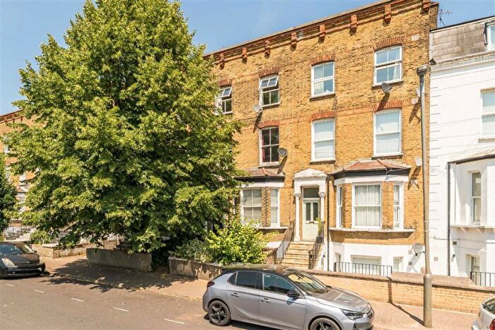 2 Bedroom Flat For Sale In Byrne Road, Balham, SW12