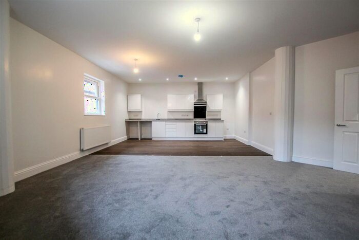 2 Bedroom Flat To Rent In Market Cross, Selby, YO8