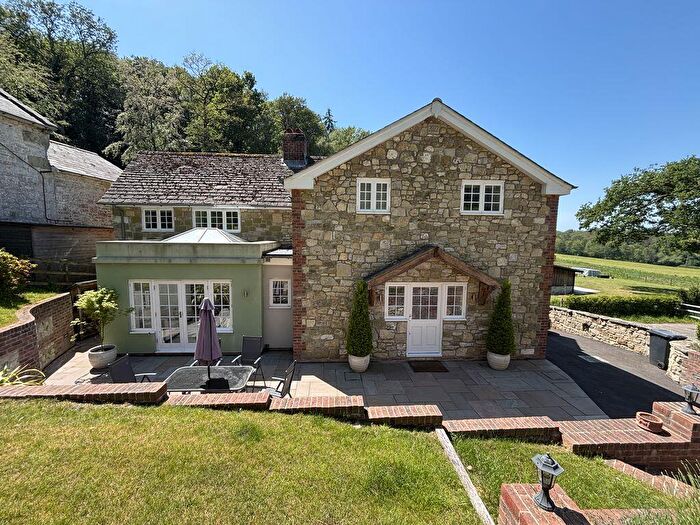 3 Bedroom Detached House For Sale In Sutton Mandeville, SP3