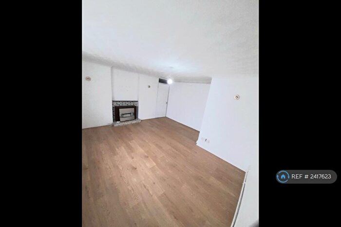 3 Bedroom Flat To Rent In Barking Road, London, E13