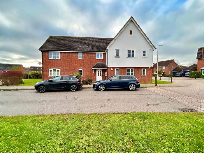 2 Bedroom Flat To Rent In Turners Crescent, Bishop's Stortford, CM23