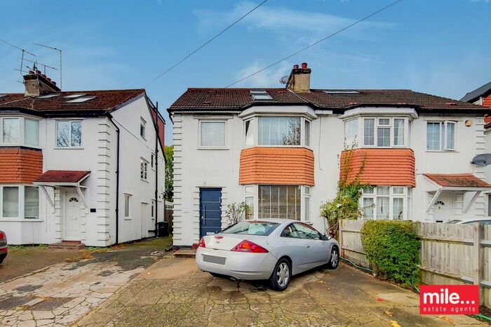 4 Bedroom Semi-Detached House To Rent In Holders Hill Road, London, NW7