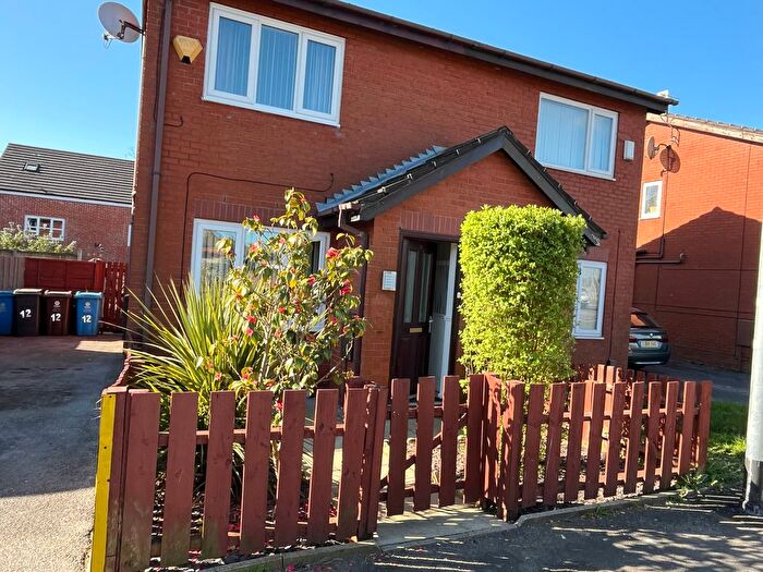 2 Bedroom Semi-Detached House To Rent In Westminster, Oldham, OL1