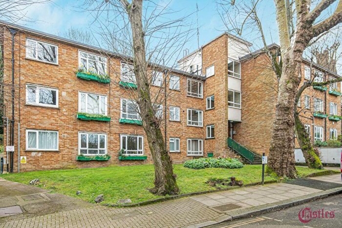 1 Bedroom Flat For Sale In Crescent Court, Crescent Road, N8
