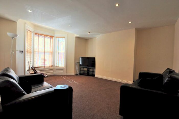 6 Bedroom Maisonette To Rent In Holmwood Grove, Jesmond, Newcastle Upon Tyne, NE2