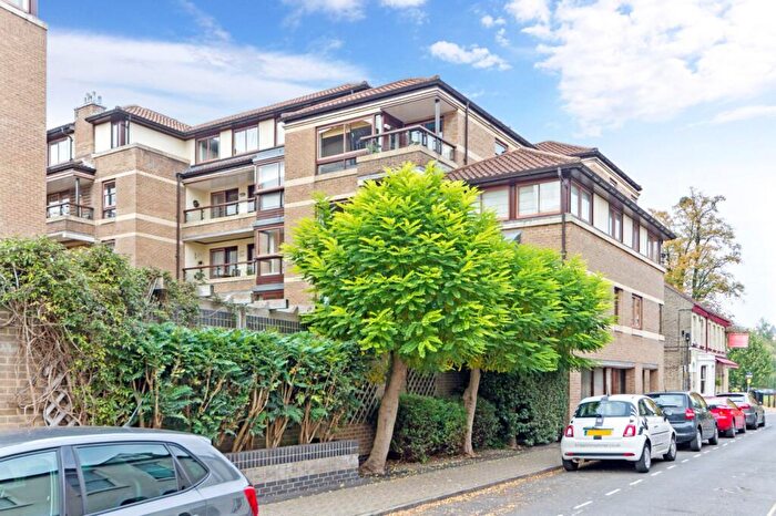 2 Bedroom Flat To Rent In Beaufort Place, Thompsons Lane, Cambridge, CB5