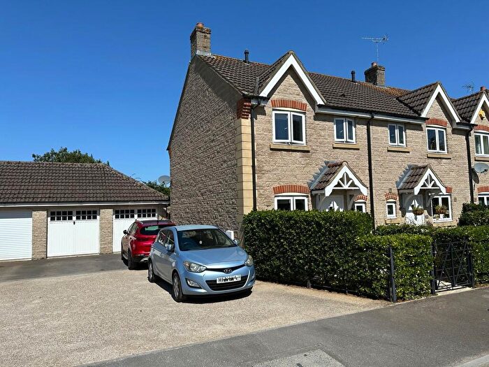3 Bedroom End Of Terrace House To Rent In Royal Field Close, Hullavington, SN14