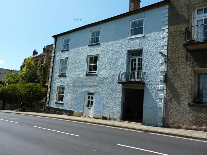 2 Bedroom Flat To Rent In Frenchgate, Richmond, DL10