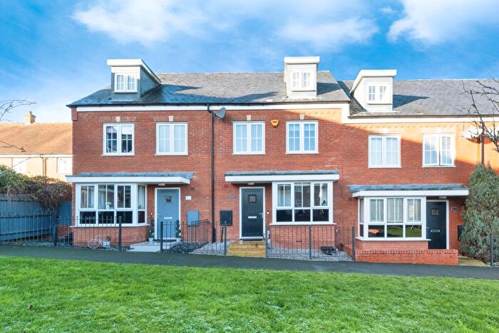 4 Bedroom Terraced House For Sale In Needlepin Way, Buckingham, MK18