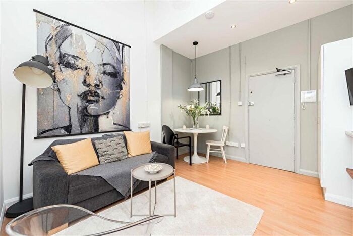 3 Bedroom Flat To Rent In Bethnal Green Road, Bethnal Green, E2