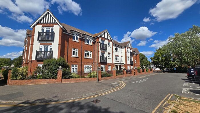 2 Bedroom Flat For Sale In High Road, Byfleet, West Byfleet, KT14