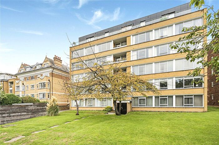 2 Bedroom Flat For Sale In Keswick Road, London, SW15