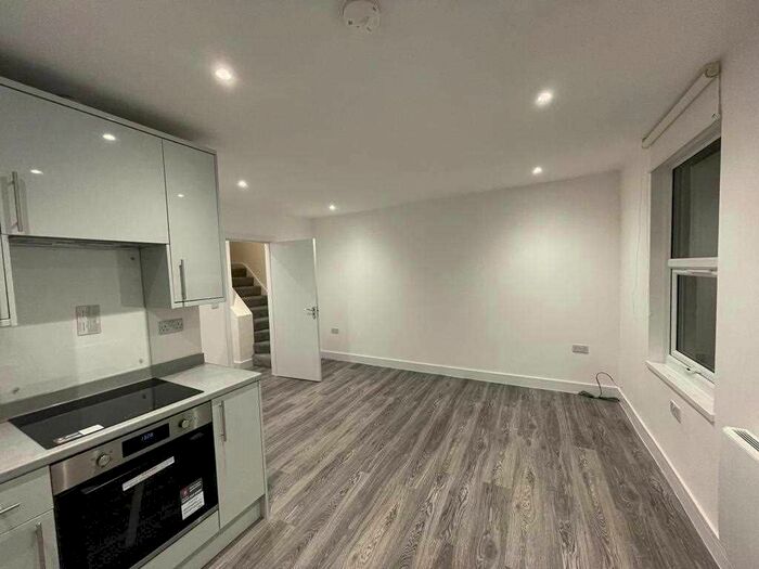 1 Bedroom Flat To Rent In Sussex Keep, Sussex Close, Slough, SL1