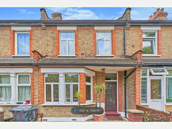 3 Bedroom Terraced House To Rent In Livingstone Road, Hounslow, TW3