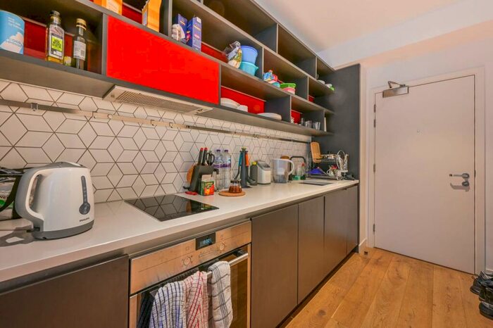 Studio To Rent In Modena House, Tower Hamlets, London, E14