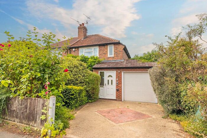 3 Bedroom Semi-Detached House For Sale In York Avenue, Slough, SL1