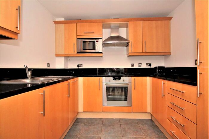 2 Bedroom Flat To Rent In Turner House, Cassiliss Road, Canary Wharf, E14