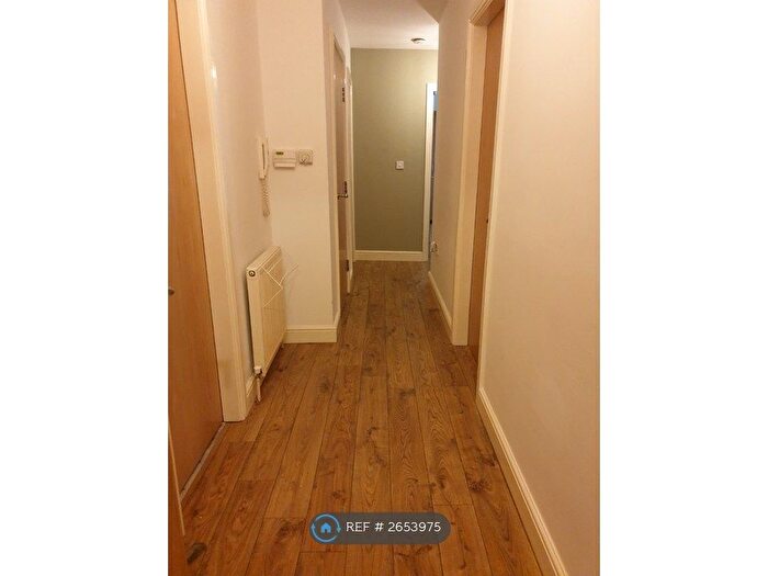 2 Bedroom Flat To Rent In Fitzwilliam Court, Manchester, M14