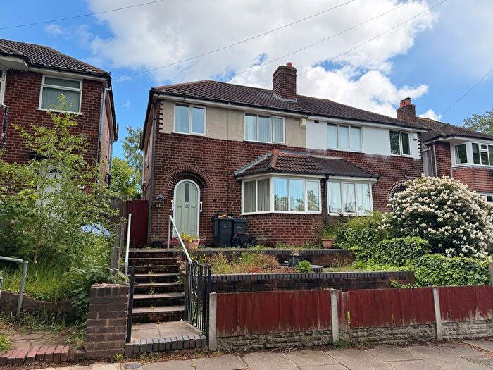3 Bedroom Semi-Detached House For Sale In Warren Hill Road, Kingstanding, Birmingham, B44