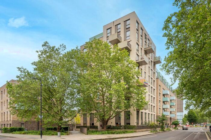 2 Bedroom Flat For Sale In East Street, Elephant And Castle, London, SE17