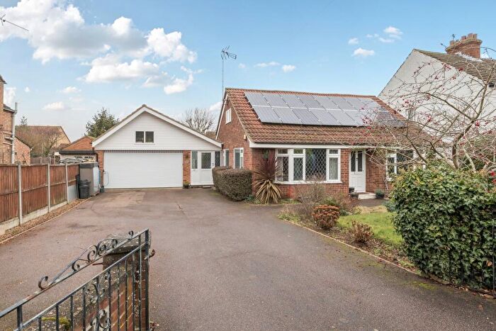 3 Bedroom Chalet For Sale In The Ridgeway, Flitwick, MK45