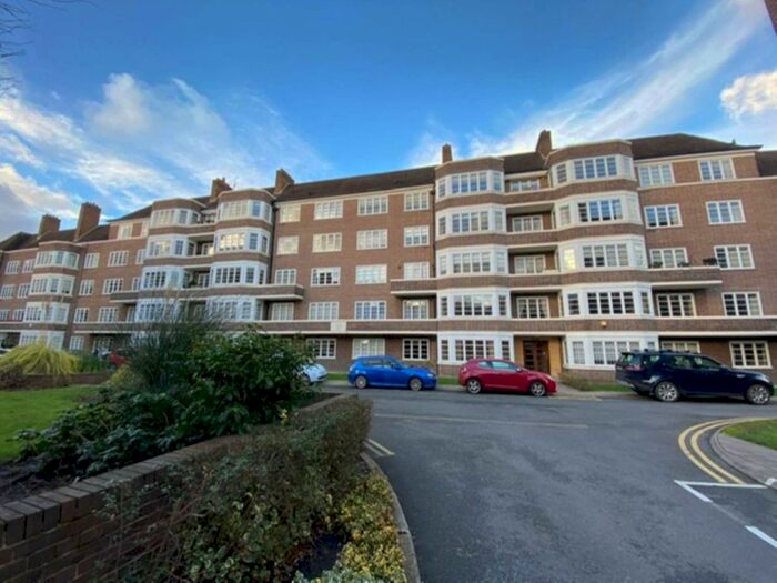 3 Bedroom Flat To Rent In Exeter House, Putney Heath, SW15