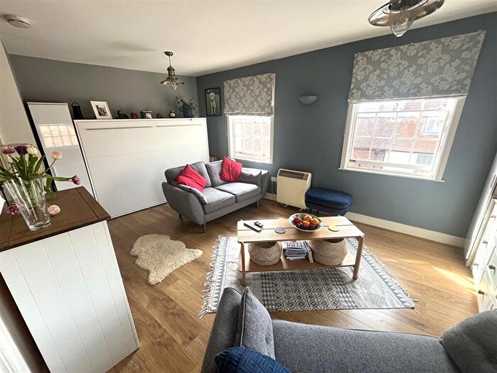 Studio For Sale In Post Office Lane, Wantage, Oxfordshire, OX12