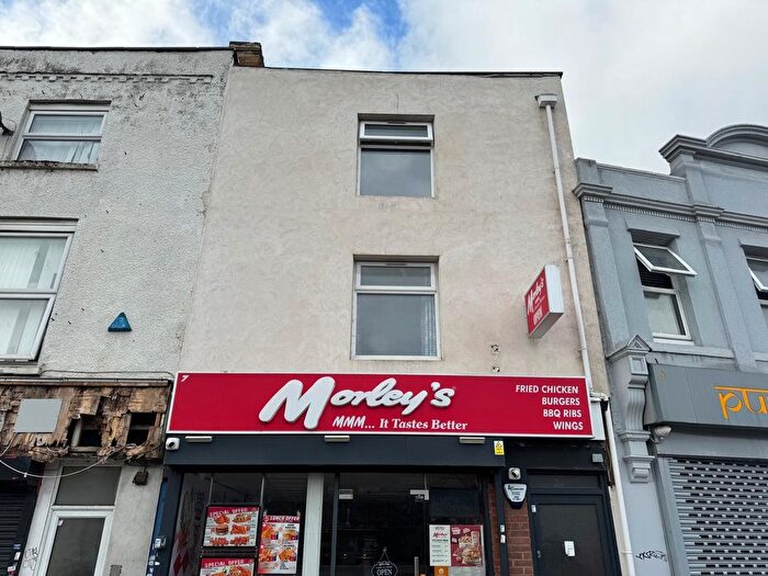 1 Bedroom Flat To Rent In High Street, Rochester, Kent, ME2