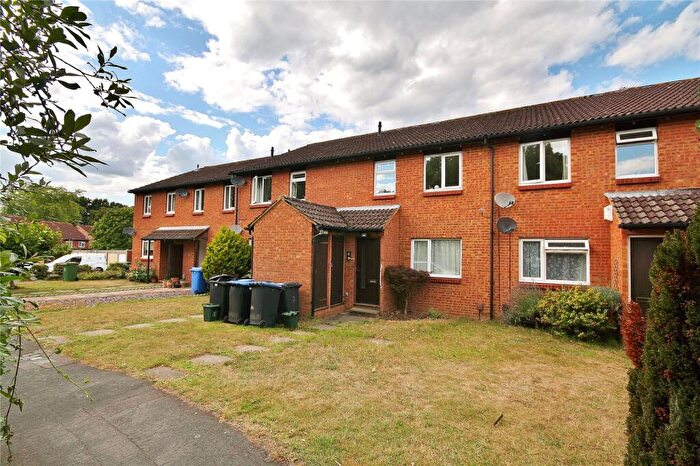 1 Bedroom Apartment For Sale In Venton Close, Woking, Surrey, GU21