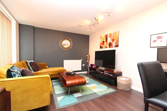 2 Bedroom Penthouse For Sale In Lankaster Gardens, London, N2