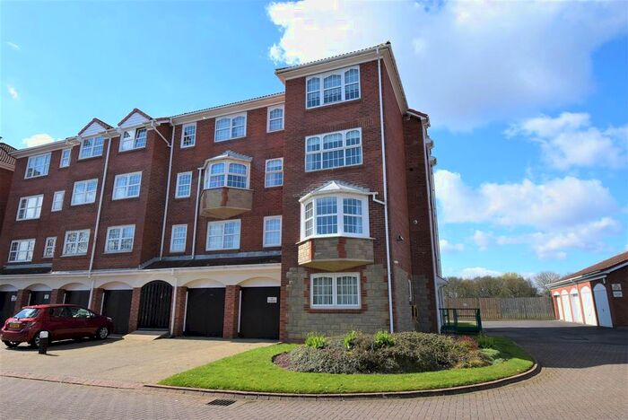 2 Bedroom Flat For Sale In Rockcliffe, South Shields, NE33